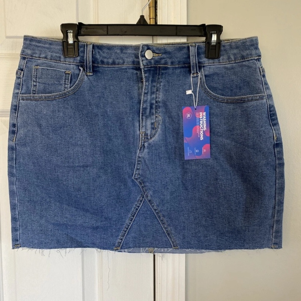 EMMIOL Women’s Jean Skirt, Size XL, NWT
